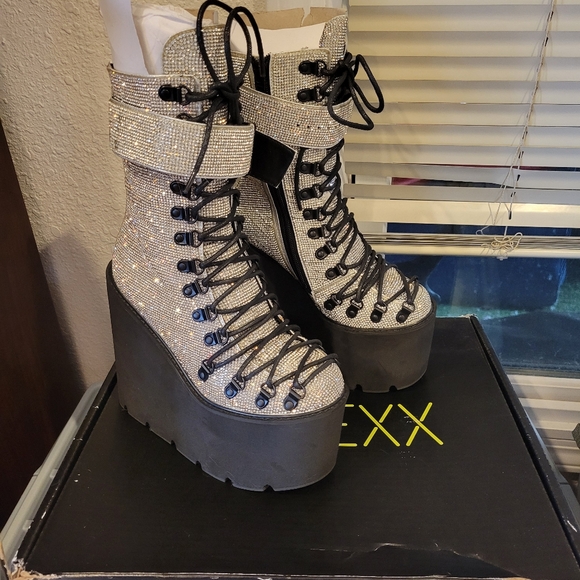 New - Club Exx Crystal Traitor Boots Size 6 - Picture 2 of 5